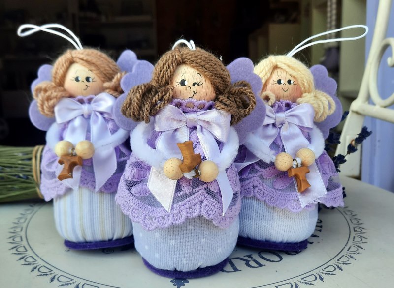 Bomboniera angelo, angelo per bomboniere, Angioletti pieni di fiori di lavanda, bomboniere angioletto, bomboniere religiose, Bomboniere Prima comunione, bomboniere Santa Cresima, Bomboniere Tao, bomboniere religiose per comunione, Bomboniera bambina, interamente realizzati a mano con stoffe nei toni del lilla e Tao