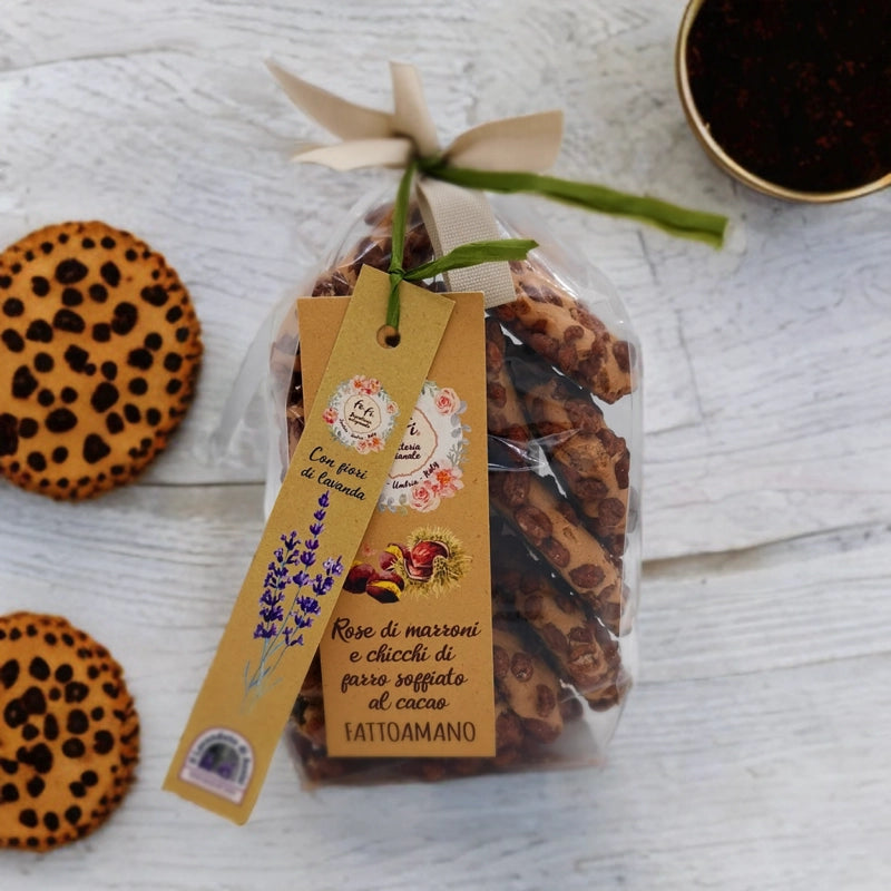 biscotti artigianali alla farina di marroni con chicchi di farro al cacao e fiori di lavanda prodotto alimentare naturale 200 grammi