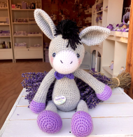 Asinello fatto ad uncinetto  pieno di lavanda, idee regalo Natale, idee regalo alla lavanda con lavanda,  idee regalo di una volta, asino in lana, asinello per bambini. idee regalo in lana,  idee regalo sostenibili di Natale