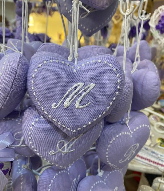 Cuore lavanda con cifre, idee regalo lavanda. Idee regalo personalizzate. Regalo con ricamate iniziali. Cuore con iniziali
