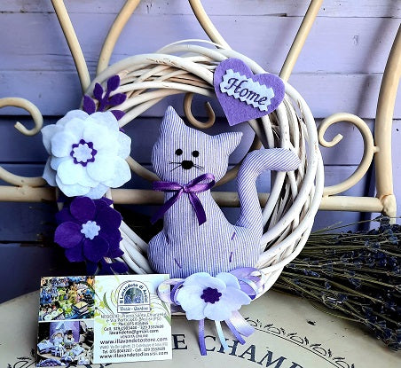 Corona fuoriporta con gatto e fiori. Fuori porta da appendere. decorazioni per la porta d' ingresso. Ghirlande fuori porta. Ghirlande per portone. Ghirlanda per porta. Il gattino è realizzato a mano e con lavanda all'interno. Fuoriporta con lavanda, fuoriporta originale, fuoriporta profumato, fuoriporta fatto a mano.