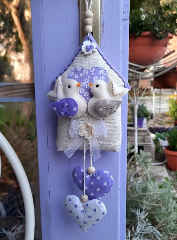 Casetta con uccellini ripiena di lavanda