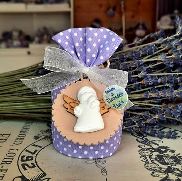Sacchetto con lavanda e gessetto profumato. Idea regalo Natale 2023. Sacchettino con lavanda e gessetto su cui si possono mettere delle gocce del nostro olio essenziale naturale di lavanda.