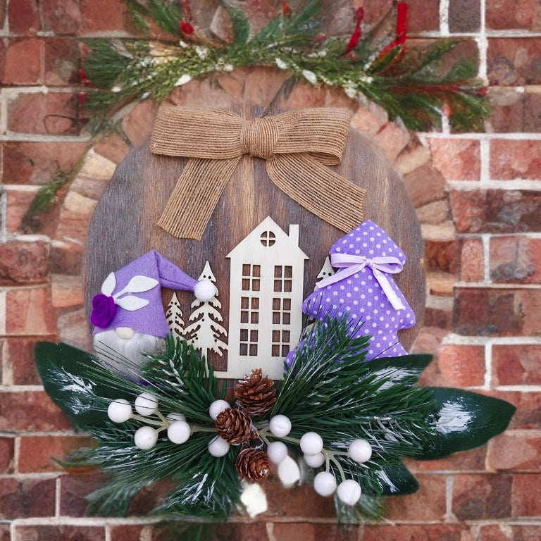 Ghirlanda natalizia in legno con gnomo, albero alla lavanda e casetta decorativa