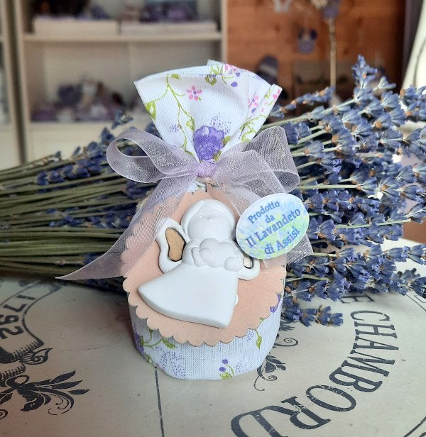 sacchetti bomboniere, sacchetti per bomboniere, sacchetti lavanda, sacchetti di lavanda, sacchetti con lavanda, angelo per comunione, angelo per Natale, bomboniera religiosa, bomboniera con angelo, stoffa di cotone a fiori, con gessetto profumato di lavanda. Ideale come regalino per Natale economico e come idea bomboniera con lavanda. Bomboniere Battesimo, bomboniere nascita, bomboniere matrimonio, bomboniere per cerimonie. Sacchetti per bomboniere fai da te. Prodotti alla lavanda. idee regalo lavanda