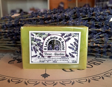 sapone con lavanda, saponetta naturale per il viso, saponi delicati con lavanda, linea cosmetica lavanda, sapone olio d' oliva e lavanda, sapone con olio essenziale di lavanda