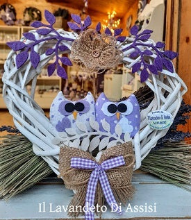 Ghirlanda bianca a forma di cuore con gufetti di lavanda